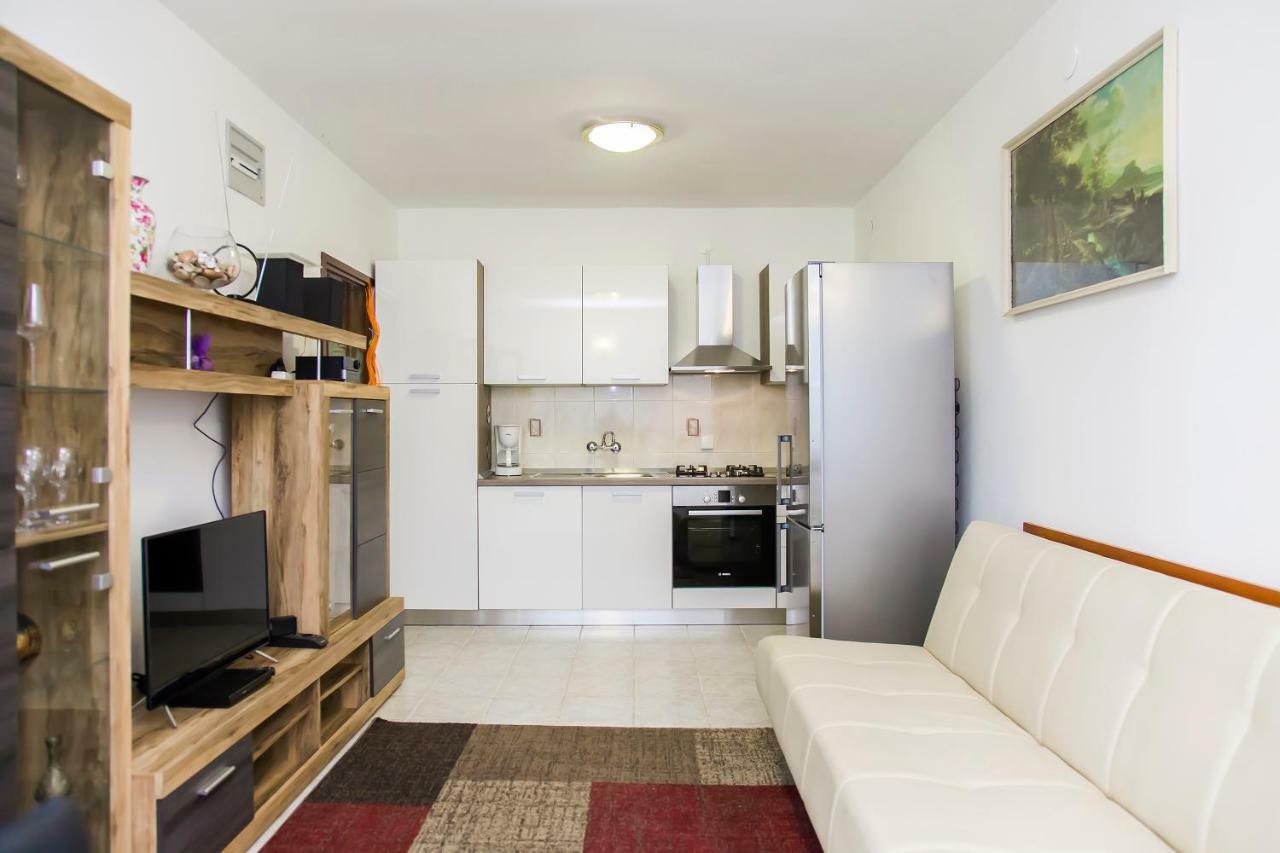 Apartman Lukrecija *